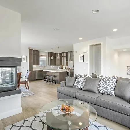 City Views Rooftop Deck! Lohi/Downtown Sleeps 8!